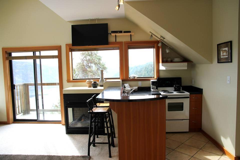 Moon Water Lodge Malahat المظهر الخارجي الصورة