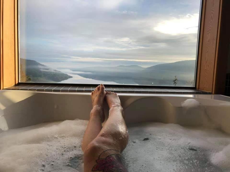 Moon Water Lodge Malahat المظهر الخارجي الصورة
