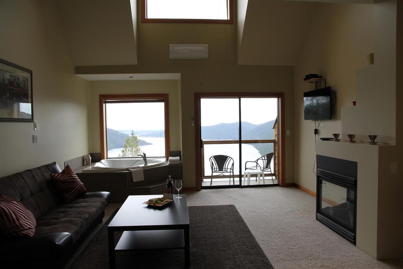 Moon Water Lodge Malahat المظهر الخارجي الصورة