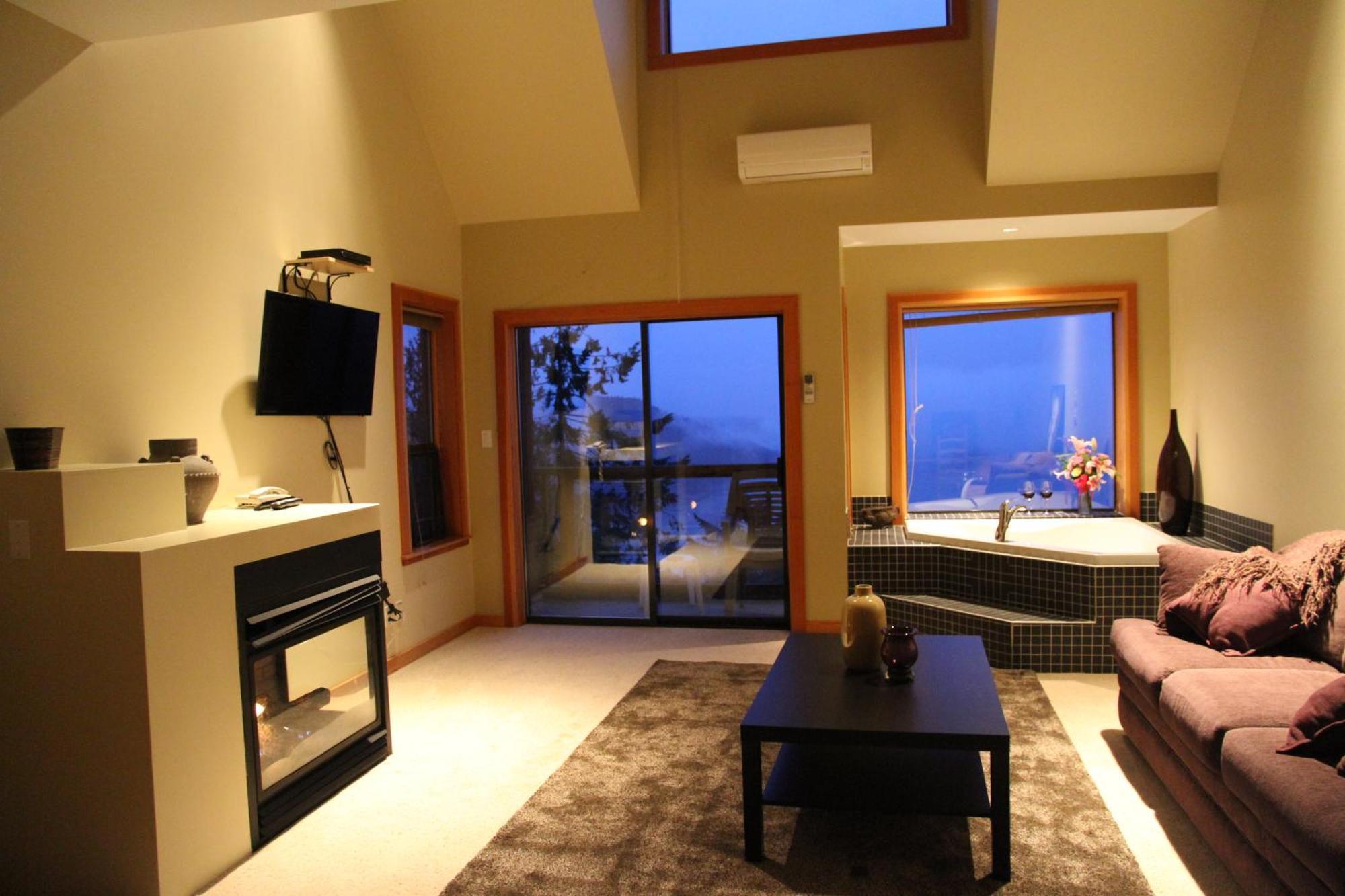 Moon Water Lodge Malahat الغرفة الصورة