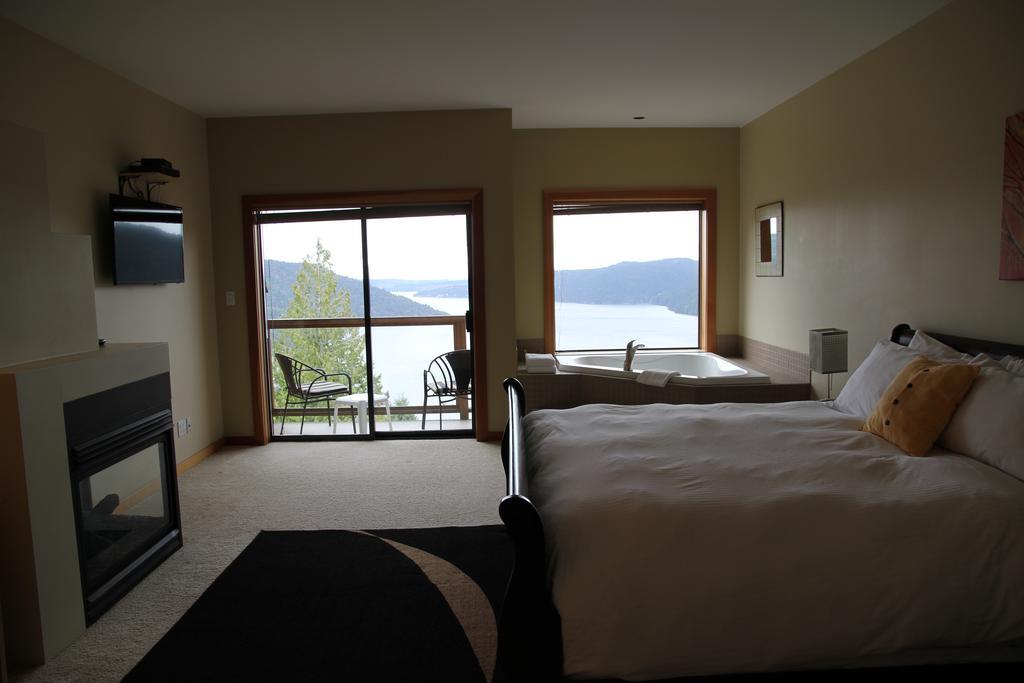 Moon Water Lodge Malahat المظهر الخارجي الصورة