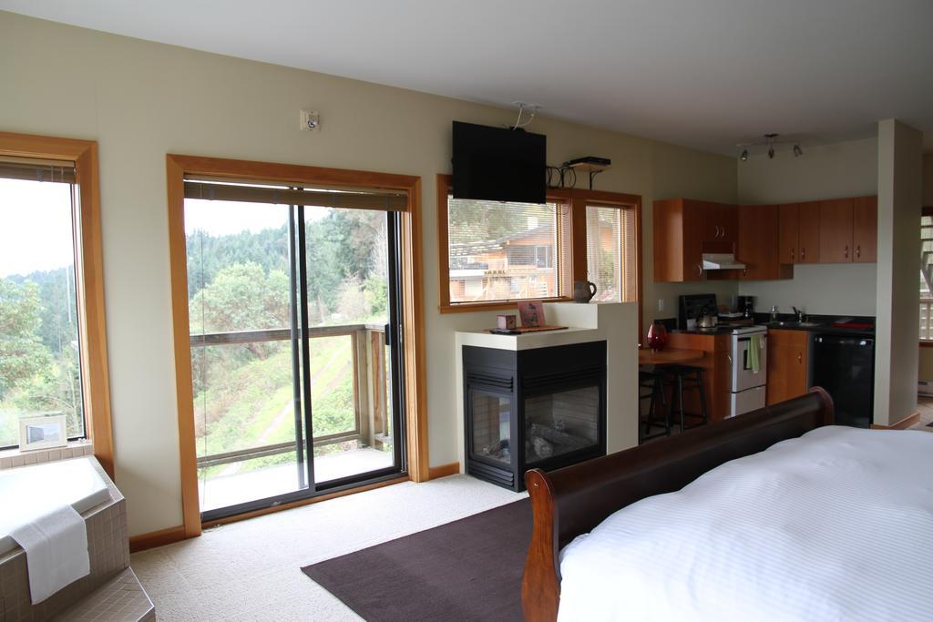 Moon Water Lodge Malahat المظهر الخارجي الصورة